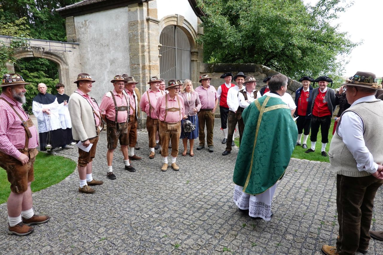 Erster Festgottesdienst der Böllerschützen am Kreuzberg